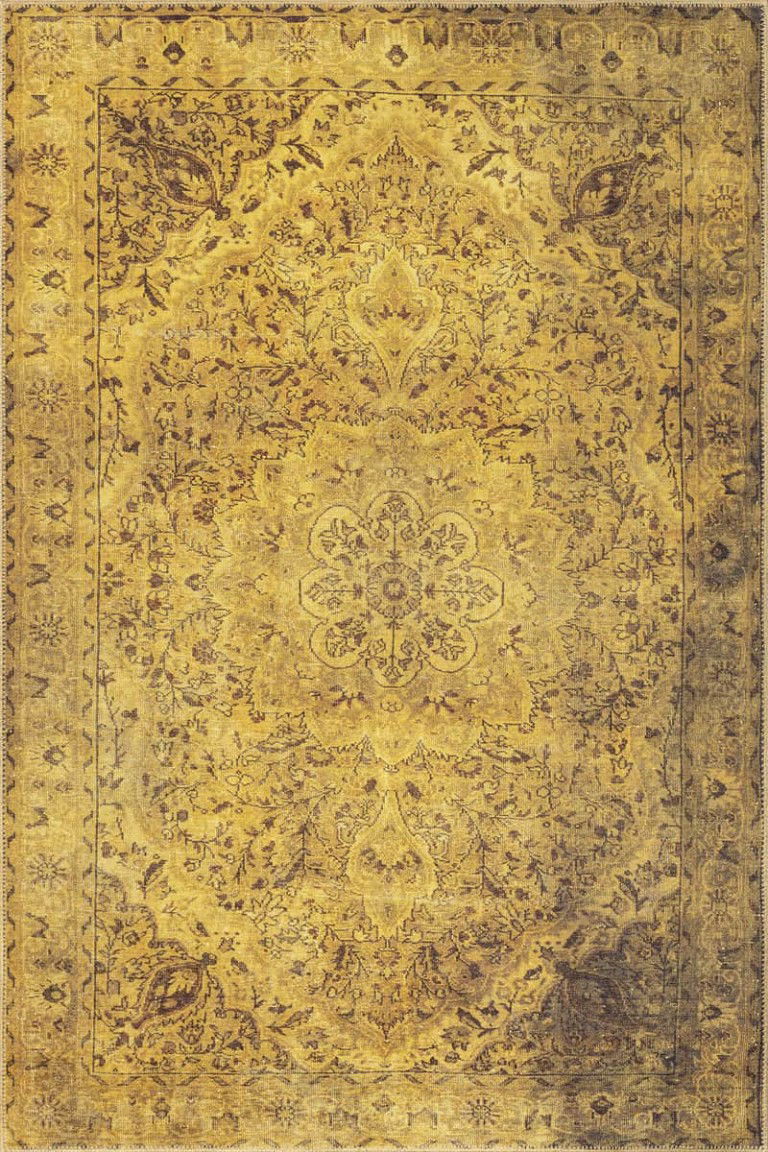 DAPHNE, Unikatni tepih M24 s tradicionalnim uzorkom u zlatnim i smeđim tonovima, ručno izrađen za elegantan i topao izgled prostora. Idealno za dnevne sobe i hodnike.
