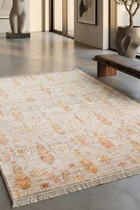 Visokokvalitetni bež jesenji tepih Zara Tepih - Beige Autumn (08) za elegantan i topao izgled modernog dnevnog prostora.