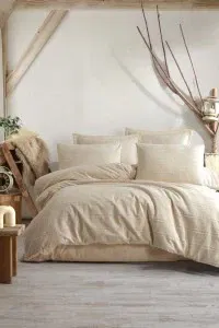 Umetno posteljno okruženje s bež bojom, teksturiranim boho setom od 100% pamuka, idealno za udoban i elegantan san.