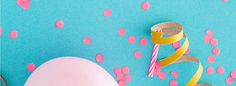 DAPHNE proslava rođendana sa balonima i šarenim ukrasima, idealno za dječje rođendanske zabave i proslave.