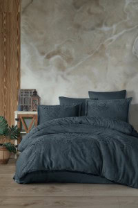 DAPHNE Clasy Jacquard pamuk saten posteljina set u tamno plavoj boji, elegantan i luksuzan dizajn za modernu spavaću sobu.