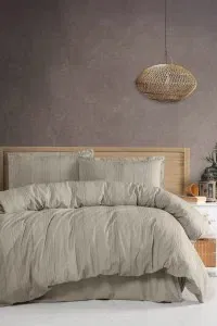 DAPHNE Clasy pamuk puplin posteljina u bež boji, elegantan i udoban set za krevet, savršen za modernu spavaću sobu, izrađen od visokokvalitetnog pamuka za maksimalnu udobnost i trajnost.