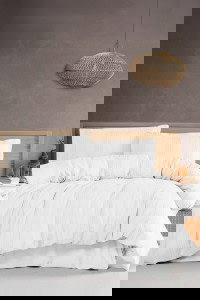 Visoka kvaliteta bijela posteljina od pamuka puplina, set za udoban i elegantan izgled spavaće sobe, idealno za moderni i minimalistički enterijer, DAPHNE brend.