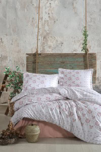 Visoka kvaliteta pamuk posteljina u setu Krista V1, klasični dizajn s cvjetnim uzorkom, idealno za udoban i elegantan izgled spavaće sobe.