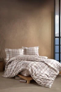 DAPHNE Clasy pamuk puplin posteljina set za udoban i elegantan izgled spavaće sobe, idealan za sve ljubitelje prirodnih materijala i modernog dizajna.