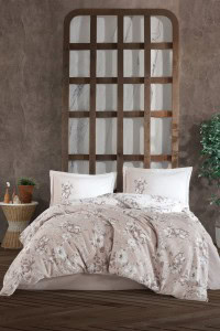 Visoka kvaliteta posteljina od pamuka s roza detaljima, idealna za udoban i elegantan san, prikazana na modernom krevetu u spavaćoj sobi.