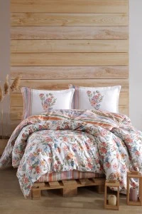 Visoka kvaliteta pamuk-puplin posteljina set s cvjetnim i prugastim uzorcima, savršena za udoban i elegantan san, idealna za modernu spavaću sobu, dostupna u DAPHNE kolekciji.