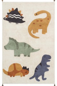 Mali dječiji tepih s razigranim dinosaurima u krem bojama, idealan za dječju sobu, izrađen od antialergijskih materijala, siguran i mekan za najmlađe.