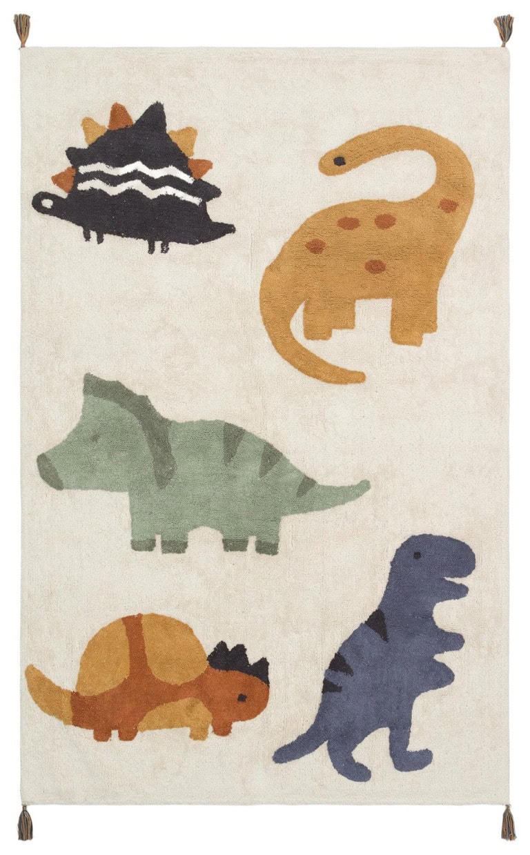 Mali dječiji tepih s razigranim dinosaurima u krem bojama, idealan za dječju sobu, izrađen od antialergijskih materijala, siguran i mekan za najmlađe.