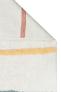 Dječiji antialergijski tepih od pamuka, idealan za osjetljive dječje kože, s mekanom teksturom i sigurnim materijalima, pruža udobnost i sigurnost u dječjoj sobi.