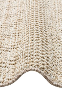 Tepih Soho Bež, mekani i elegantni tepih u bež boji, savršen za moderni dnevni boravak ili spavaću sobu, pruža toplinu i udobnost prostoru. Idealno za dodavanje stila i funkcionalnosti vašem domu.