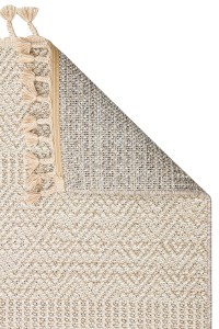 Visokokvalitetni tepih Soho Bež sa modernim uzorkom i mekanom teksturom, savršen za dnevne sobe i spavaće sobe, dodaje toplinu i eleganciju prostoru. Idealno za uređenje interijera.