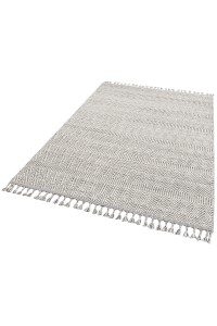 Beli tepih Soho sivi sa modernim geometrijskim uzorkom, idealan za dnevne sobe i spavaće sobe, pruža udobnost i stil u svakom prostoru.