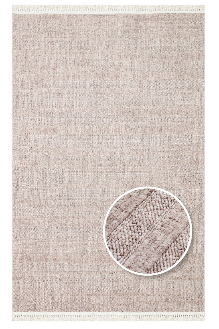 Umetni tepih u sivim tonovima s mekanom teksturom, idealan za moderni dnevni boravak ili spavaću sobu, pruža udobnost i stil.