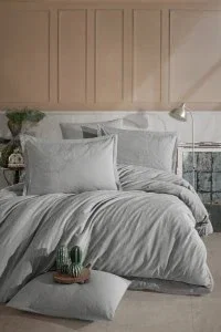 BESPLATNA DOSTAVA | DAPHNE posteljina od visokokvalitetnog Jacquard pamuka u sivoj boji, savršena za elegantan i udoban izgled spavaće sobe, kompatibilna sa modernim i klasičnim enterijerima.