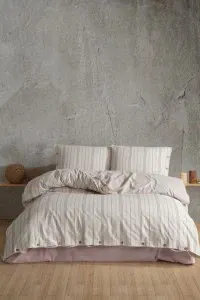 Visoka kvaliteta prirodna pamuk posteljina set Etre, elegantan i udoban za savršen san, idealno za modernu spavaću sobu, izrađena od mekane i prozračne pamuk tkanine, dostupna u neutralnim bojama.