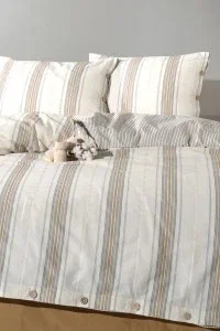Pamuk pamukli posteljina set s prugastim uzorkom, idealna za udoban san i elegantan izgled spavaće sobe.