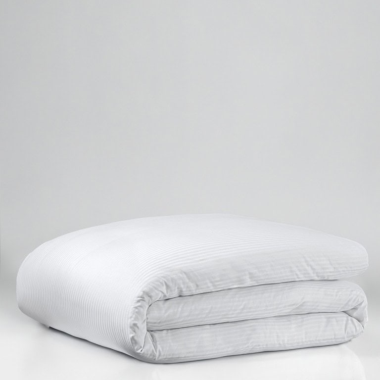 Navlaka za jorgan Hotel Series 83 – TC 210 · Pruge 0,5 cm