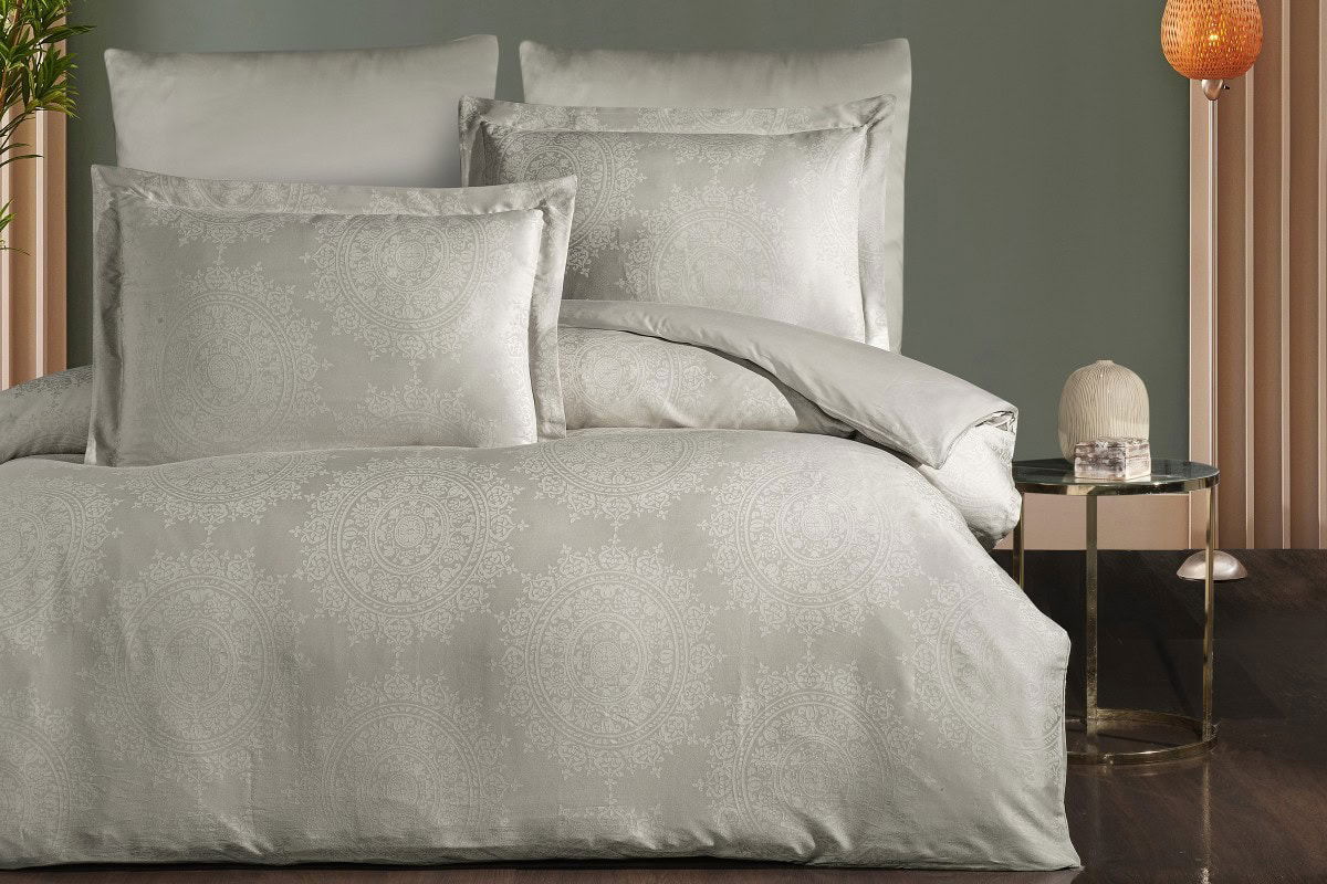 DAPHNE Nothingham Tencel Jacquard pamuk saten posteljina set u bež boji, elegantan i mekan za udoban san, visokokvalitetni materijal za luksuzan izgled i osjećaj u spavaćoj sobi.