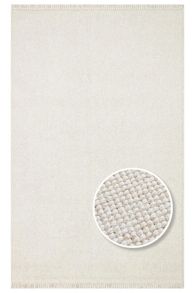 Bež tepih Oslo s jednostavnim dizajnom, idealan za moderni i minimalistički enterijer, pruža udobnost i eleganciju u svakom prostoru.