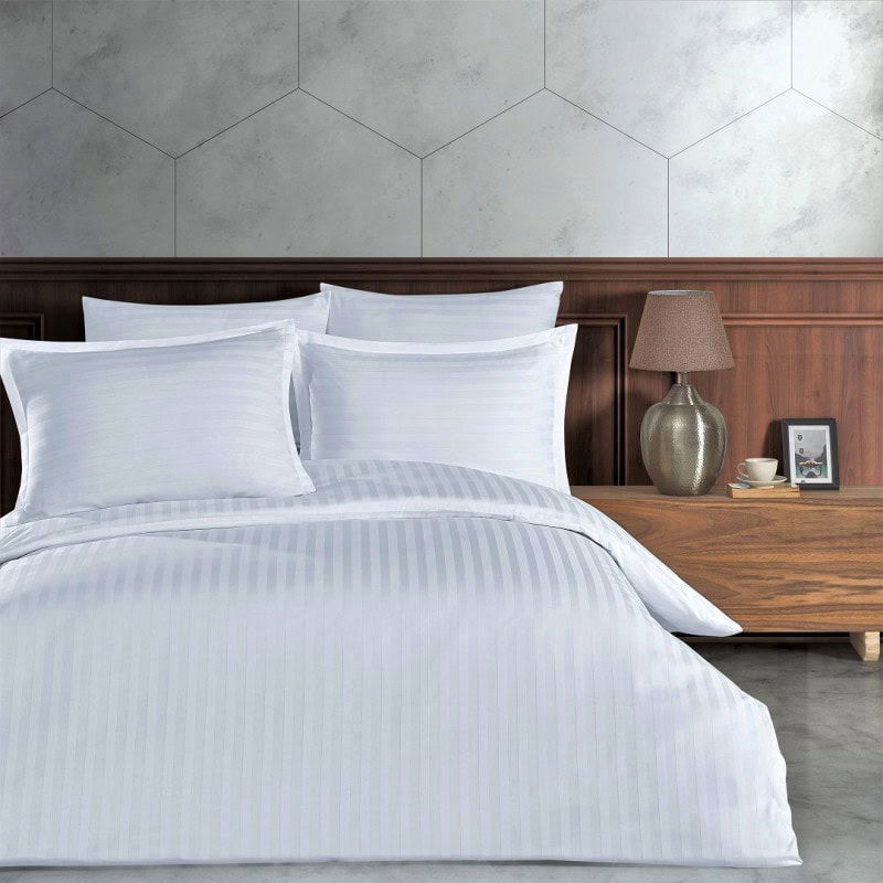 Visokokvalitetni posteljni set od pamuk satena s damast uzorkom, idealan za hotelski smještaj, pruža luksuzan i udoban san.