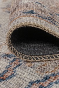 Visokokvalitetni tepih AL s unikatnim dizajnom, ručno tkan i odlikuje se modernim bojama i detaljima, savršen za elegantan enterijer i udobnost doma.