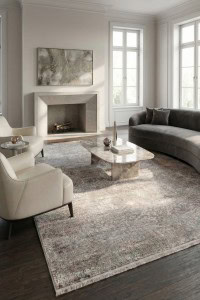 Visoka kvaliteta tepih Fresco u bež boji, savršen za elegantne dnevne sobe, pruža udobnost i sofisticiran izgled, idealan za moderni i klasični enterijer.