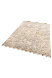 Visoki kvalitet tepih Fresco Zlatni iz ekskluzivne kolekcije, elegantan i sofisticiran dizajn za moderni enterijer. Savršen izbor za dodavanje topline i stila vašem prostoru.