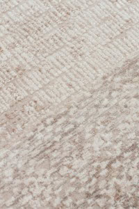 Tepih Mahal Mood - Bež sivo, luksuzni tepih iz ekskluzivne kolekcije, savršen za moderni enterijer, pruža udobnost i eleganciju u svakom prostoru.