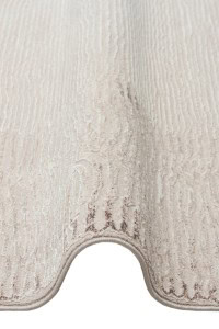 Visoki kvalitet tepih Mahal Mood u bež boji, savršen za moderni enterijer, izrađen od izdržljivih materijala, elegantan i mekan za udobnost, dio ekskluzivne kolekcije DAPHNE.