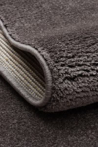 DAPHNE Tepih Zen tamno siva, visokokvalitetni moderni tepih za dnevne sobe i spavaće sobe, mekana i udobna površina, elegantan dizajn za sofisticirane enterijere.